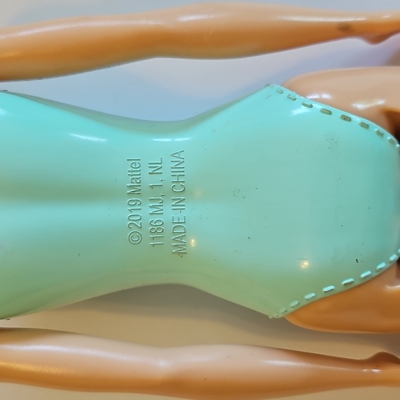 Barbie in Aqua Swimsuit - Picture 4 of 4